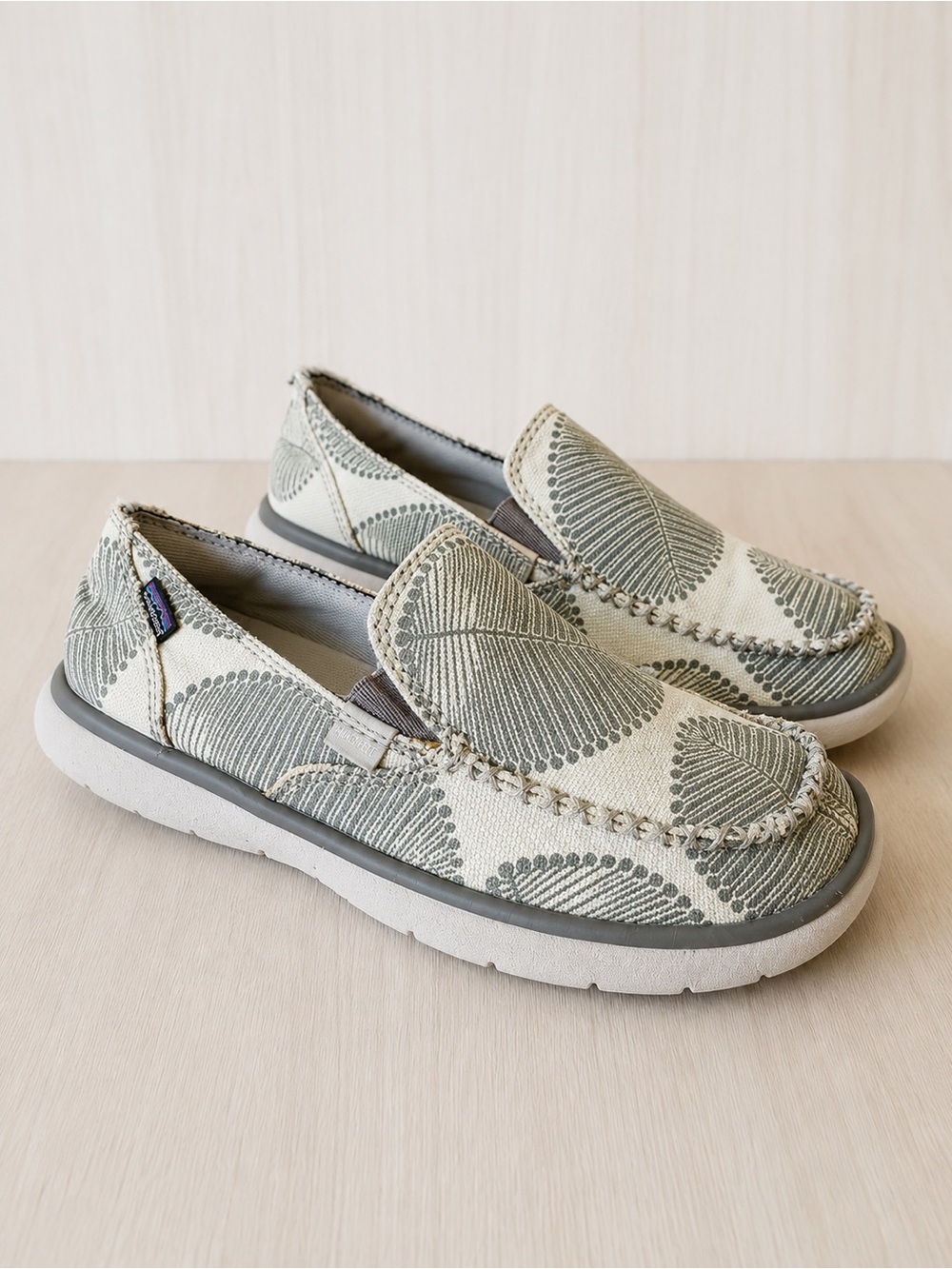 Patagonia Naked Maui Stone Print Women’s Slip-On Shoes Size 7.5